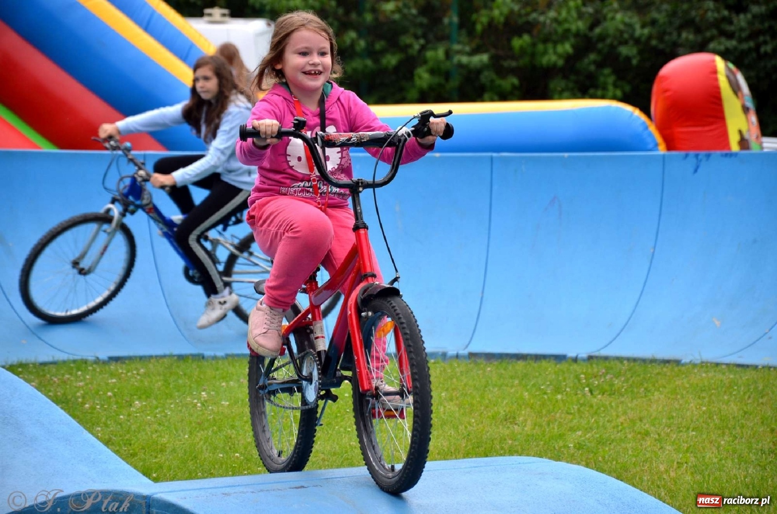 Zdjęcie w galerii na portalu naszraciborz.pl: Racibórz kocha rower i rowerowe show uczestnika Mam Talent wiadomości z regionu