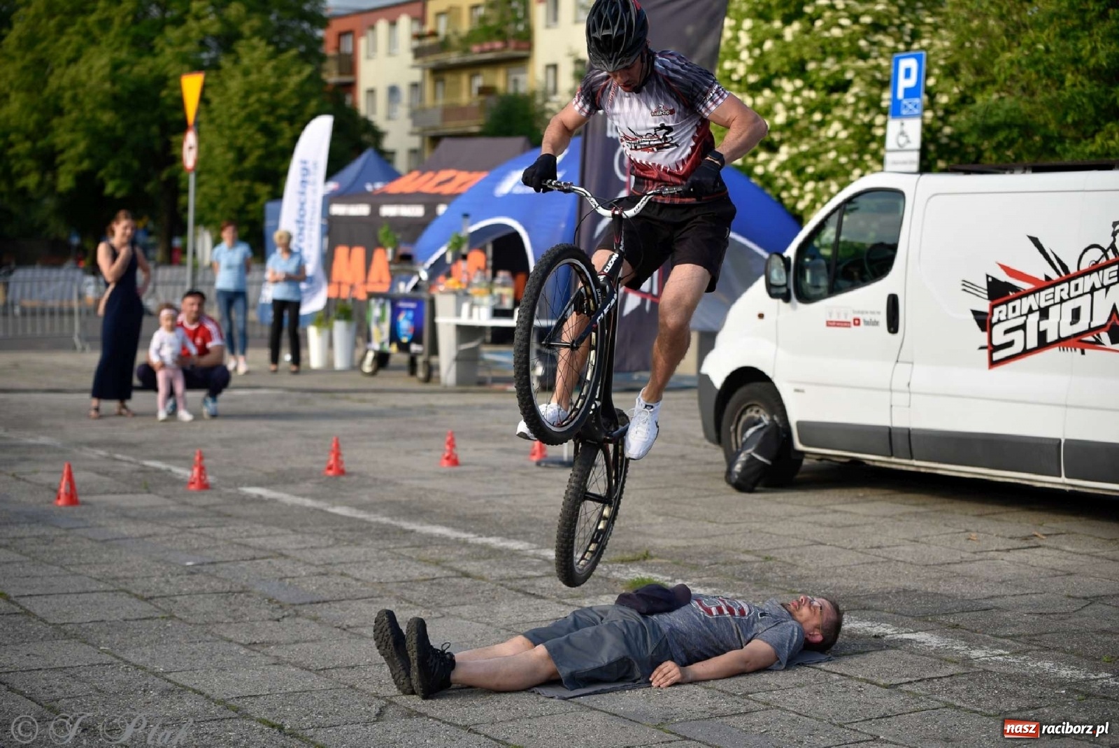 Zdjęcie w galerii na portalu naszraciborz.pl: Racibórz kocha rower i rowerowe show uczestnika Mam Talent wiadomości z regionu