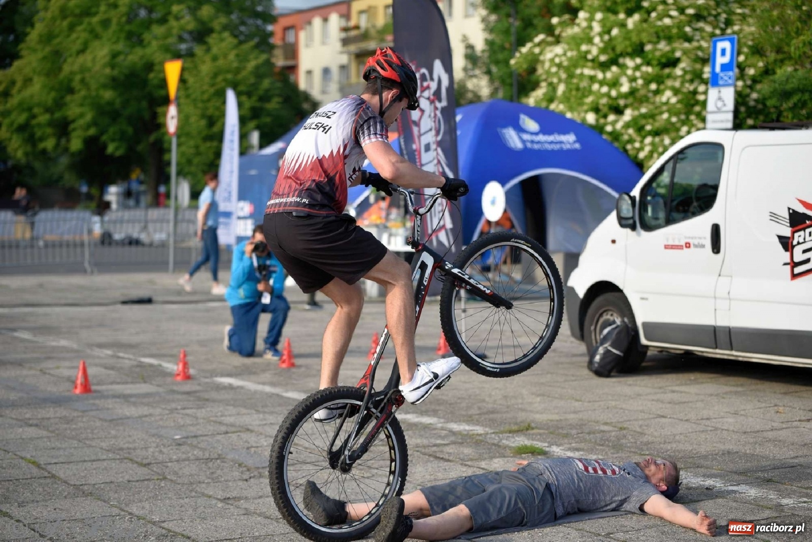 Zdjęcie w galerii na portalu naszraciborz.pl: Racibórz kocha rower i rowerowe show uczestnika Mam Talent wiadomości z regionu