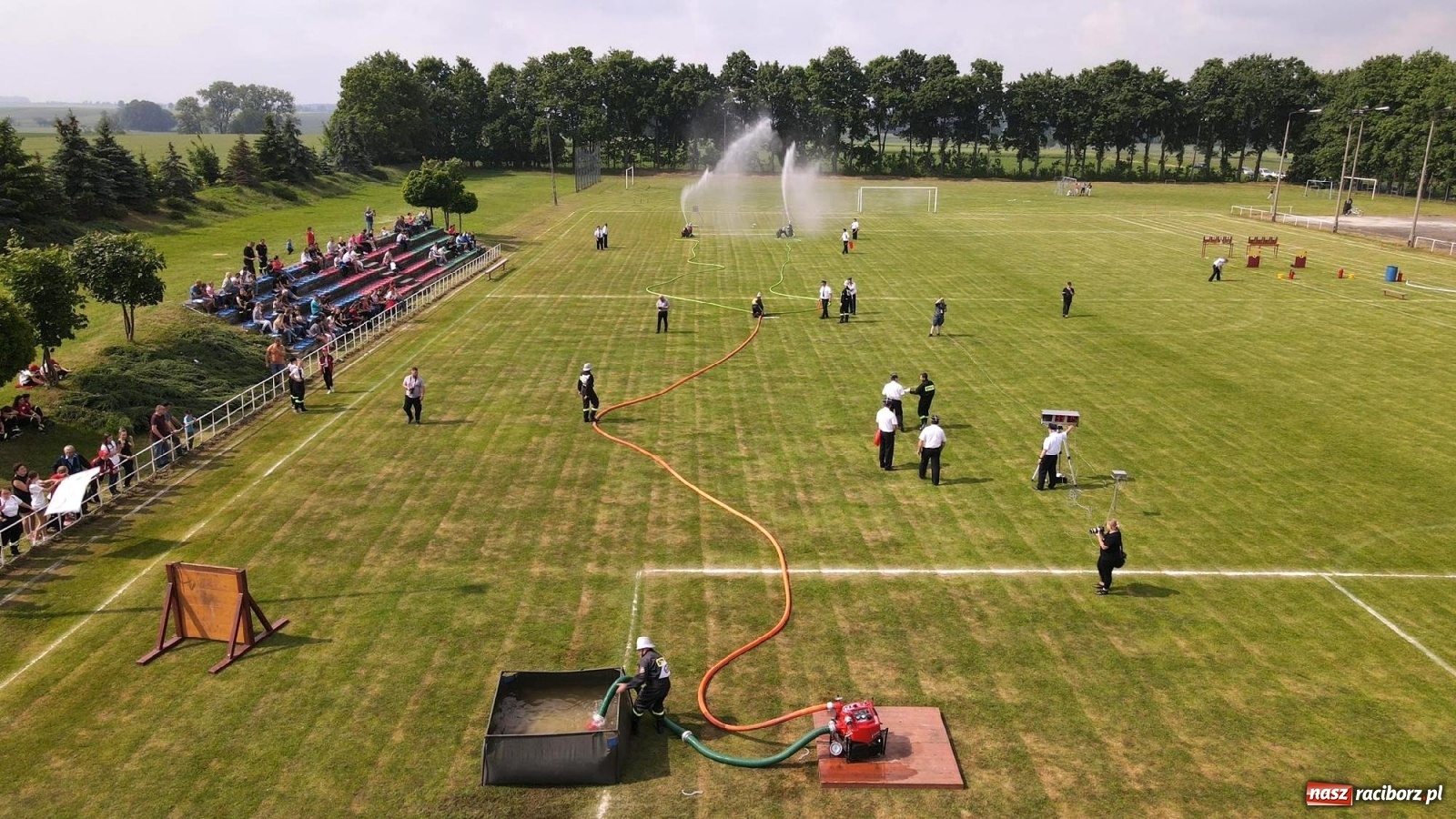 Zdjęcie w galerii na portalu naszraciborz.pl: Strażacka rywalizacja w Pietrowicach Wielkich w oku drona [FOTO i WIDEO] wiadomości z regionu