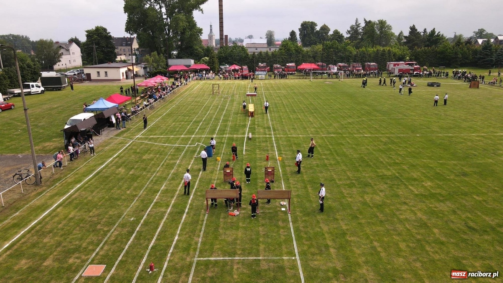 Zdjęcie w galerii na portalu naszraciborz.pl: Strażacka rywalizacja w Pietrowicach Wielkich w oku drona [FOTO i WIDEO] wiadomości z regionu