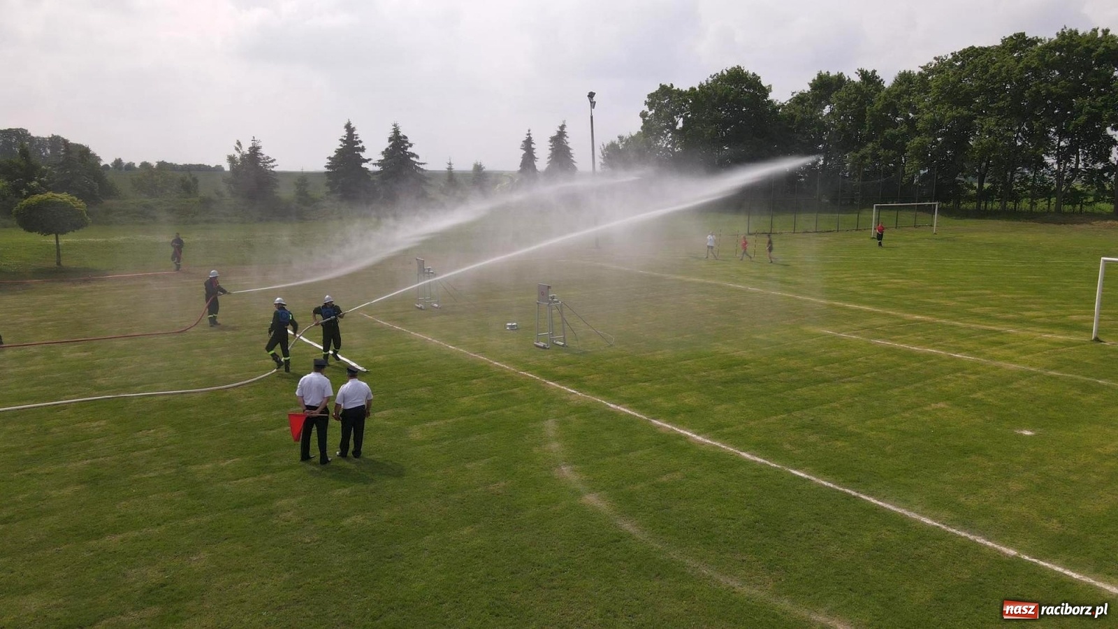 Zdjęcie w galerii na portalu naszraciborz.pl: Strażacka rywalizacja w Pietrowicach Wielkich w oku drona [FOTO i WIDEO] wiadomości z regionu