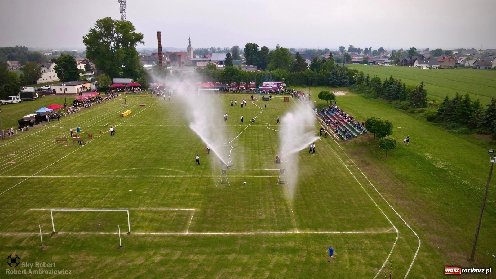 Zdjęcie w galerii na portalu naszraciborz.pl: Strażacka rywalizacja w Pietrowicach Wielkich w oku drona [FOTO i WIDEO] wiadomości z regionu
