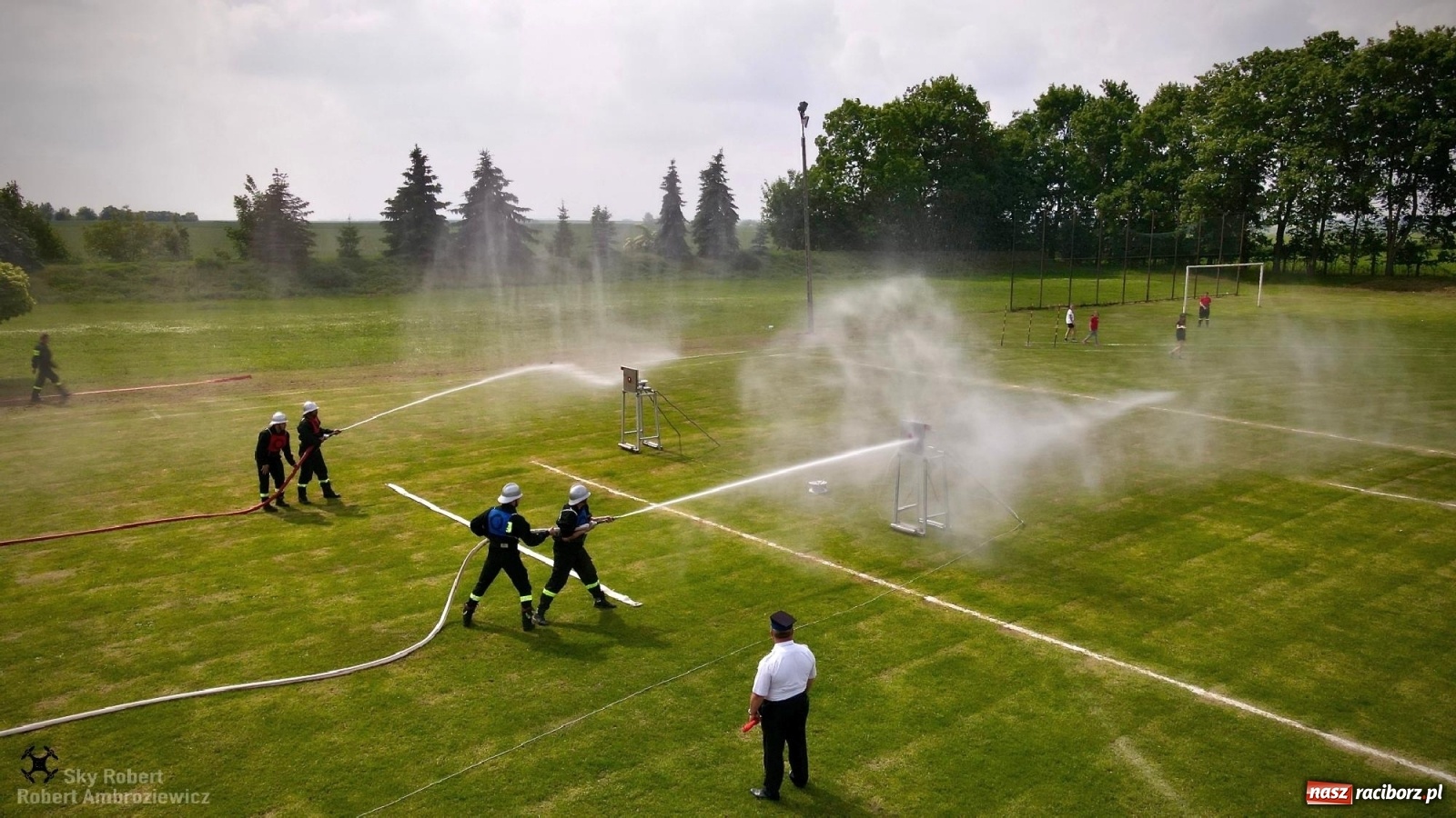 Zdjęcie w galerii na portalu naszraciborz.pl: Strażacka rywalizacja w Pietrowicach Wielkich w oku drona [FOTO i WIDEO] wiadomości z regionu