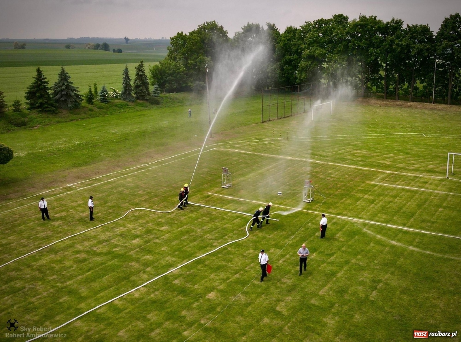 Zdjęcie w galerii na portalu naszraciborz.pl: Strażacka rywalizacja w Pietrowicach Wielkich w oku drona [FOTO i WIDEO] wiadomości z regionu