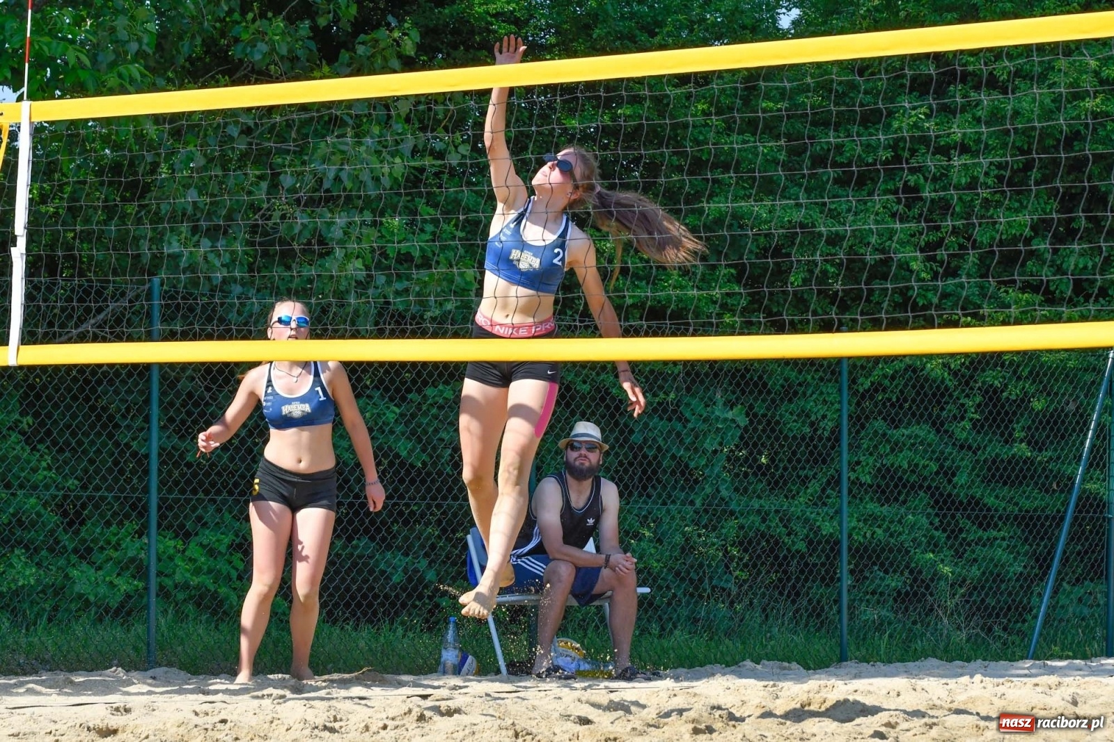 Zdjęcie w galerii na portalu naszraciborz.pl: Mistrzostwa Śląska juniorek w siatkówce plażowej. Krzanowiczanki poza podium wiadomości z regionu