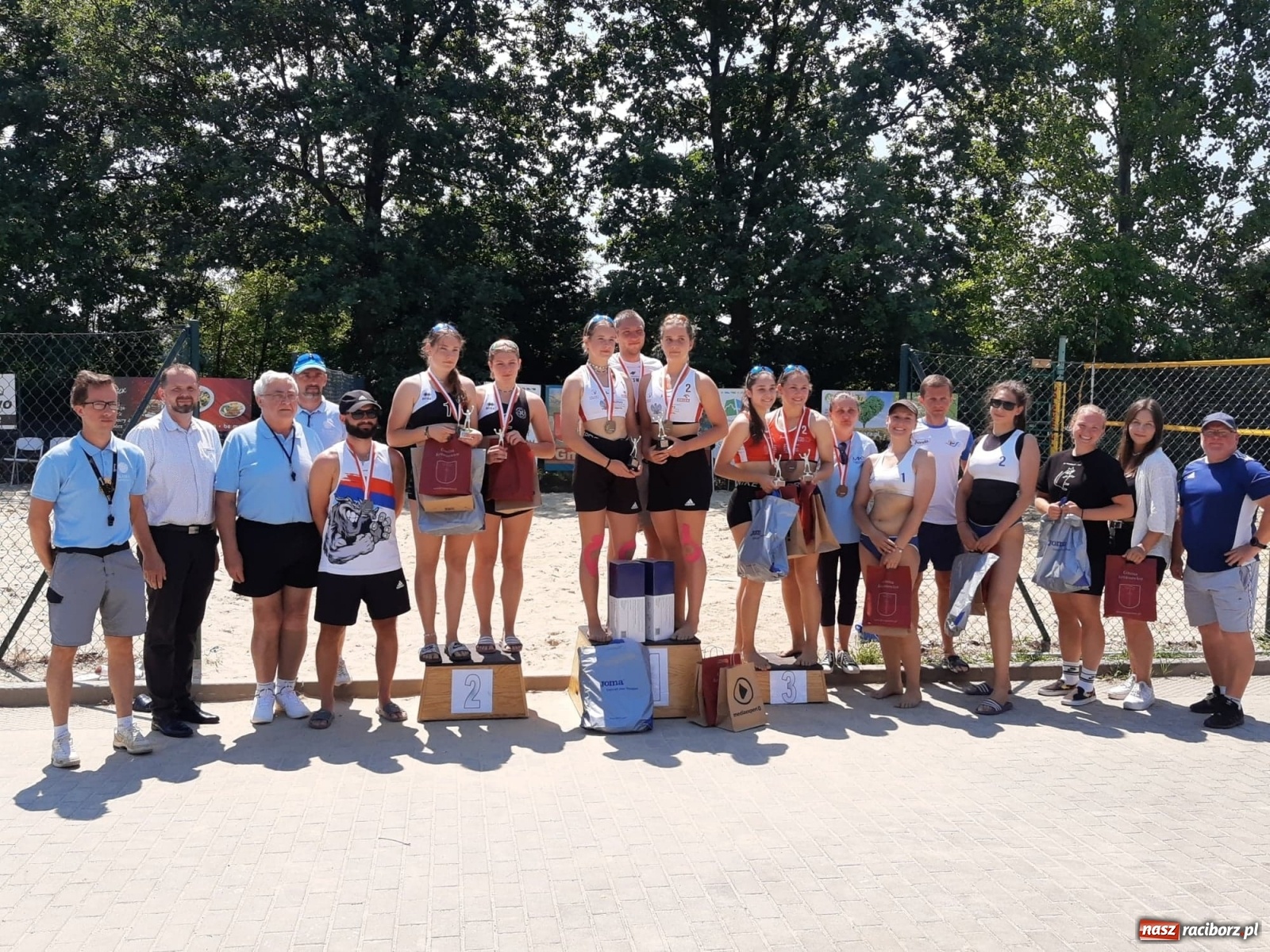 Zdjęcie w galerii na portalu naszraciborz.pl: Mistrzostwa Śląska juniorek w siatkówce plażowej. Krzanowiczanki poza podium wiadomości z regionu