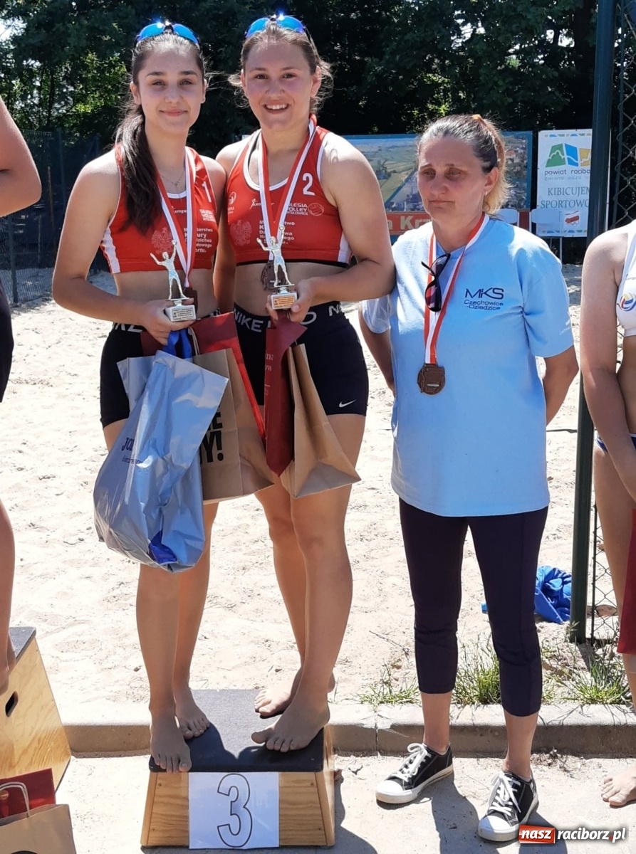 Zdjęcie w galerii na portalu naszraciborz.pl: Mistrzostwa Śląska juniorek w siatkówce plażowej. Krzanowiczanki poza podium wiadomości z regionu