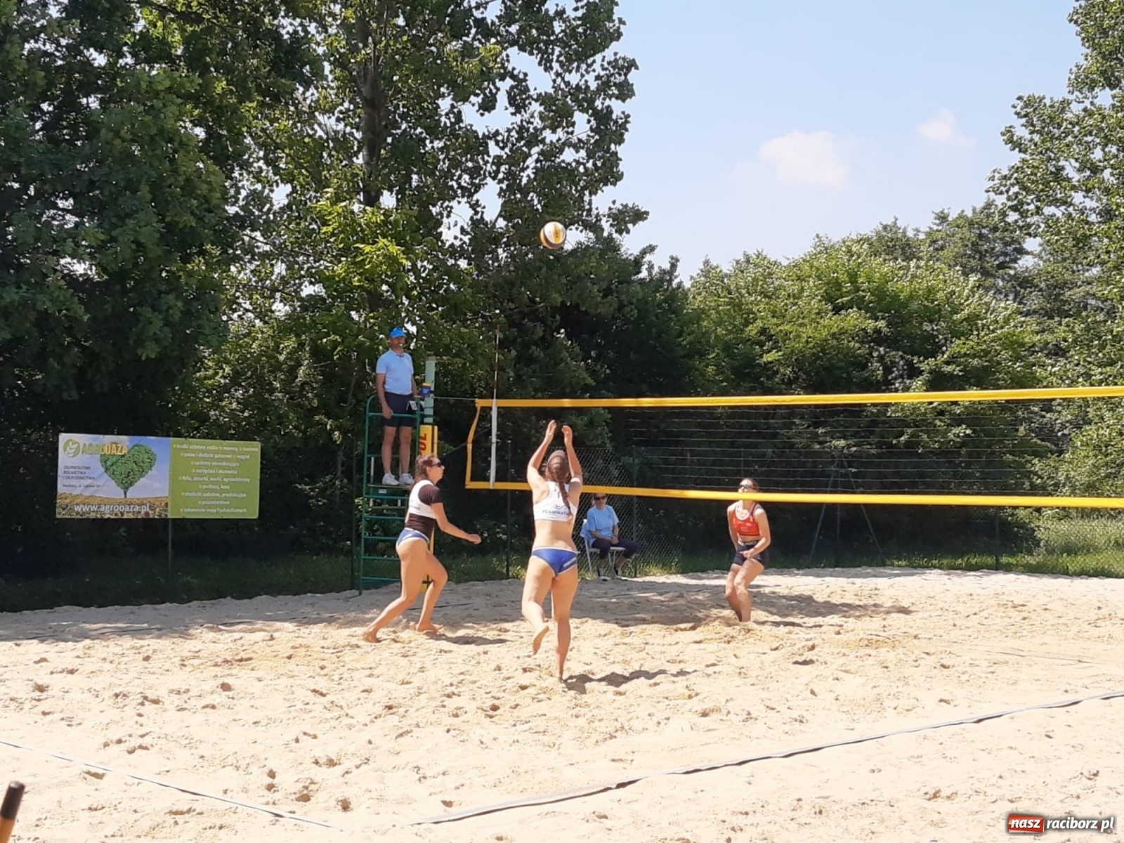 Zdjęcie w galerii na portalu naszraciborz.pl: Mistrzostwa Śląska juniorek w siatkówce plażowej. Krzanowiczanki poza podium wiadomości z regionu