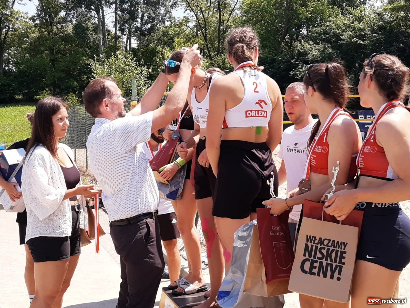 Zdjęcie w galerii na portalu naszraciborz.pl: Mistrzostwa Śląska juniorek w siatkówce plażowej. Krzanowiczanki poza podium wiadomości z regionu