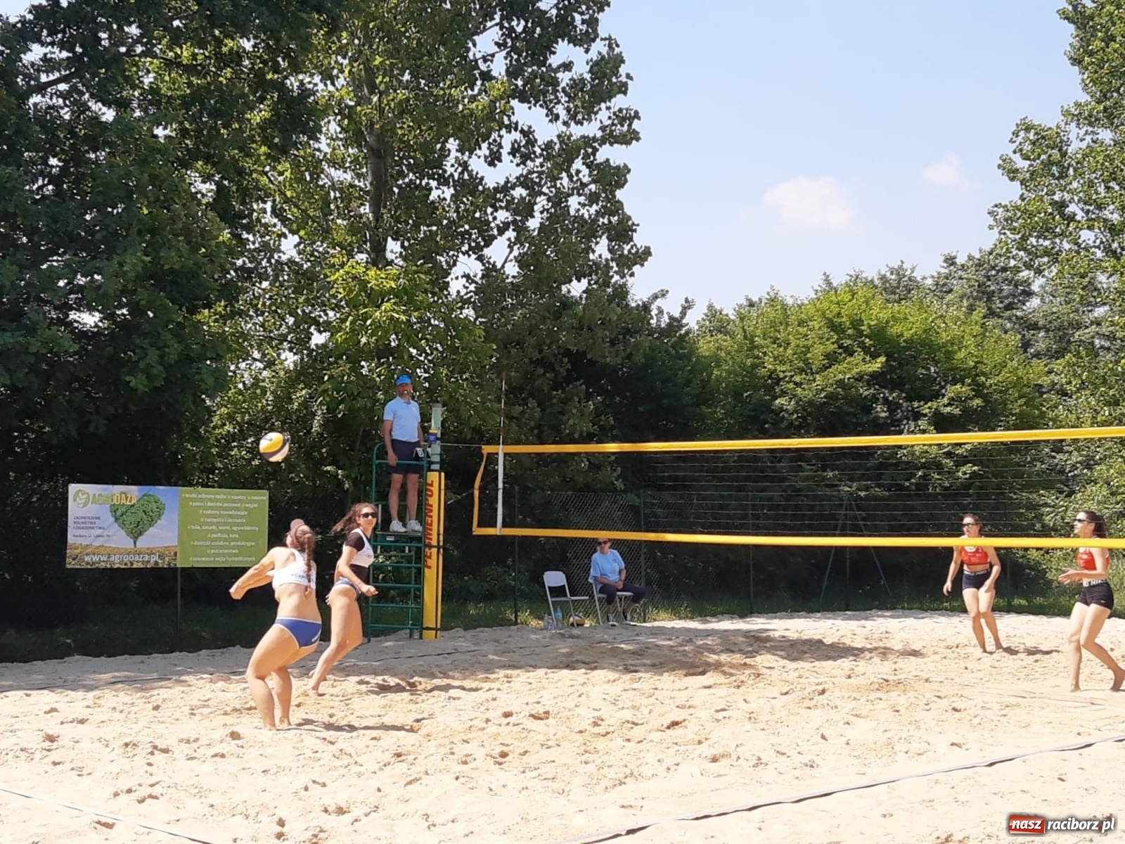 Zdjęcie w galerii na portalu naszraciborz.pl: Mistrzostwa Śląska juniorek w siatkówce plażowej. Krzanowiczanki poza podium wiadomości z regionu