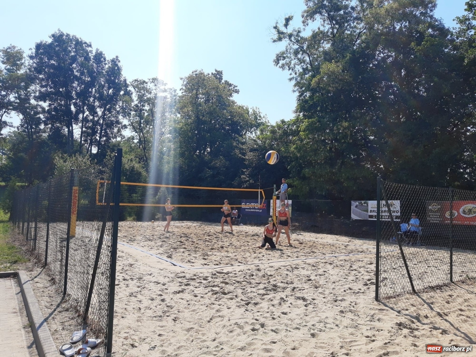Zdjęcie w galerii na portalu naszraciborz.pl: Mistrzostwa Śląska juniorek w siatkówce plażowej. Krzanowiczanki poza podium wiadomości z regionu