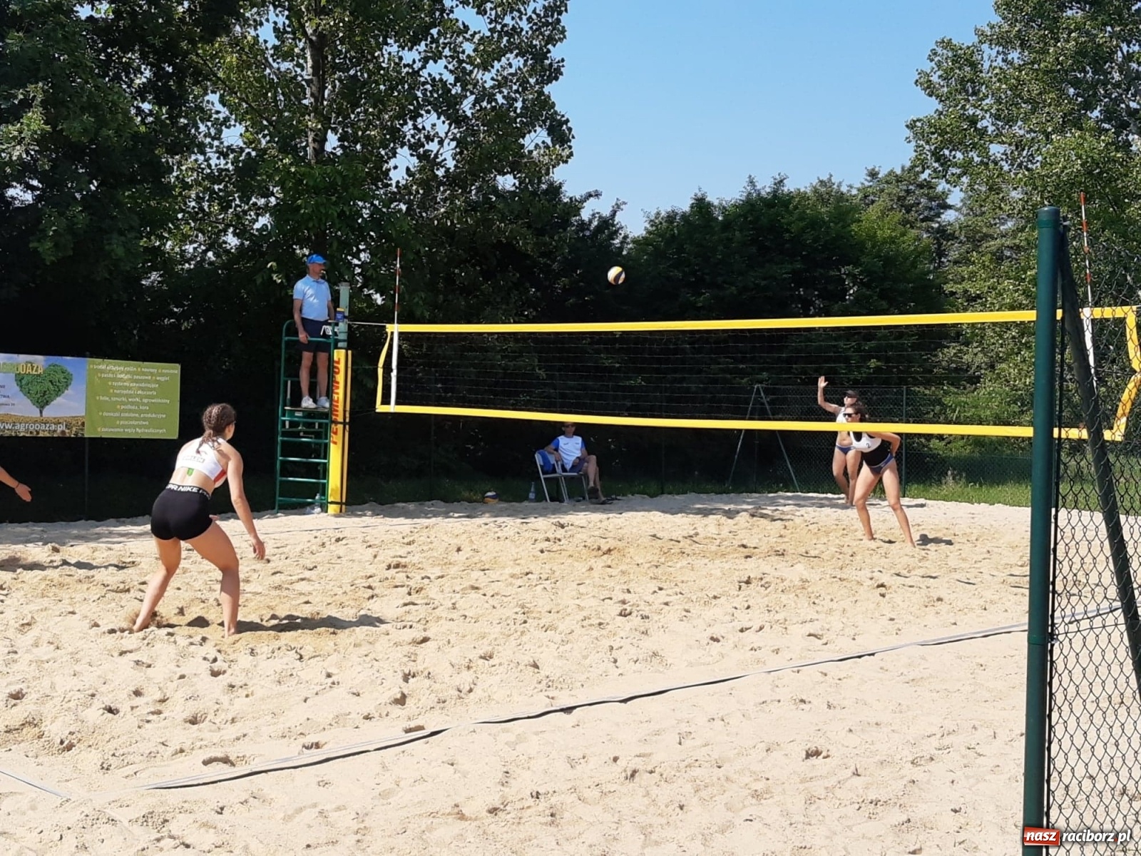 Zdjęcie w galerii na portalu naszraciborz.pl: Mistrzostwa Śląska juniorek w siatkówce plażowej. Krzanowiczanki poza podium wiadomości z regionu