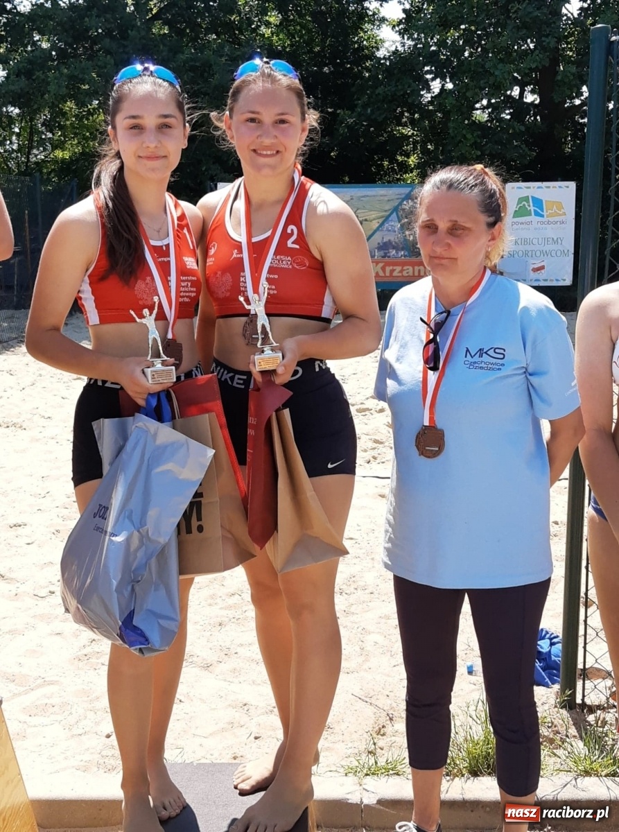 Zdjęcie w galerii na portalu naszraciborz.pl: Mistrzostwa Śląska juniorek w siatkówce plażowej. Krzanowiczanki poza podium wiadomości z regionu