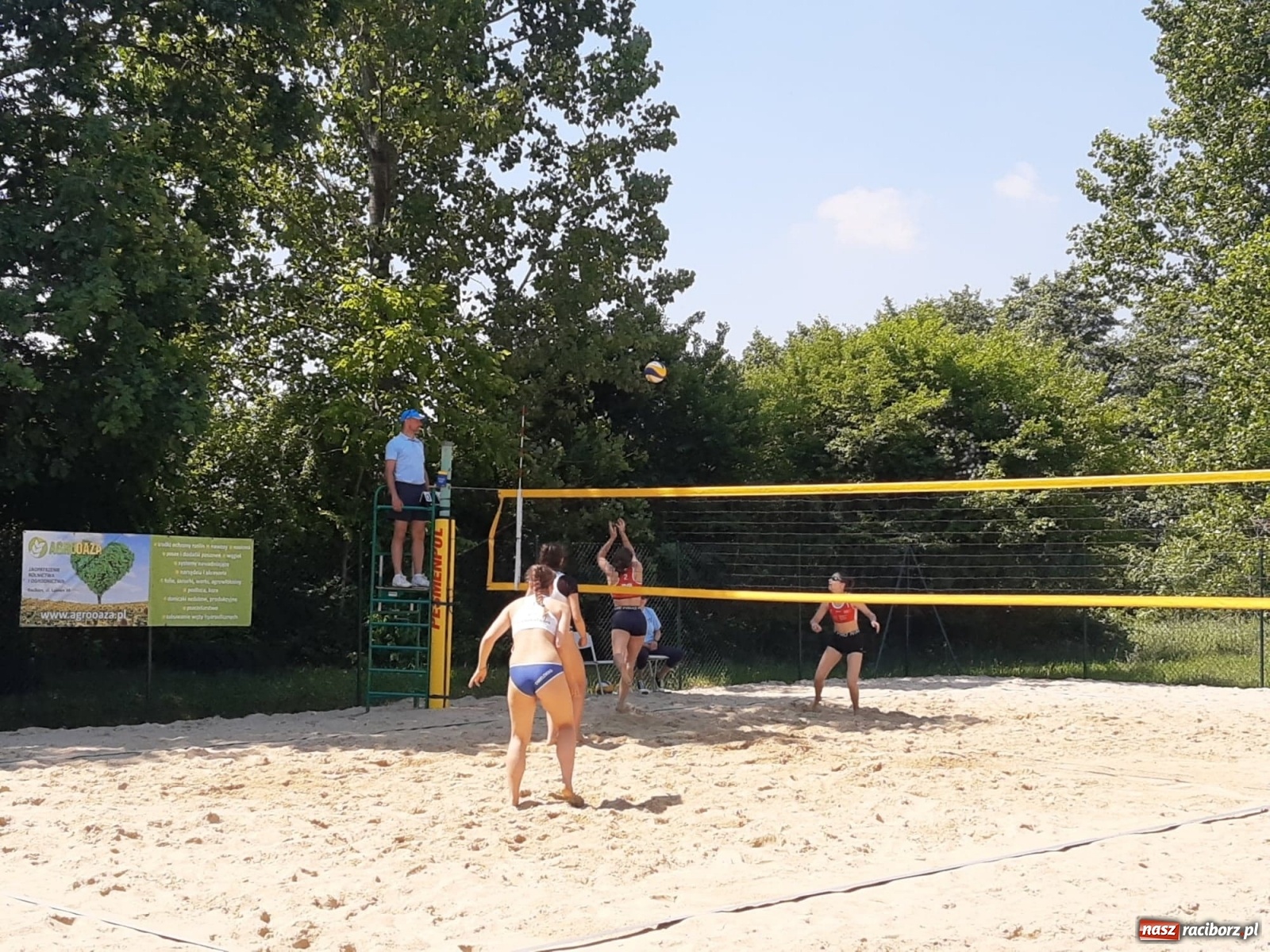 Zdjęcie w galerii na portalu naszraciborz.pl: Mistrzostwa Śląska juniorek w siatkówce plażowej. Krzanowiczanki poza podium wiadomości z regionu