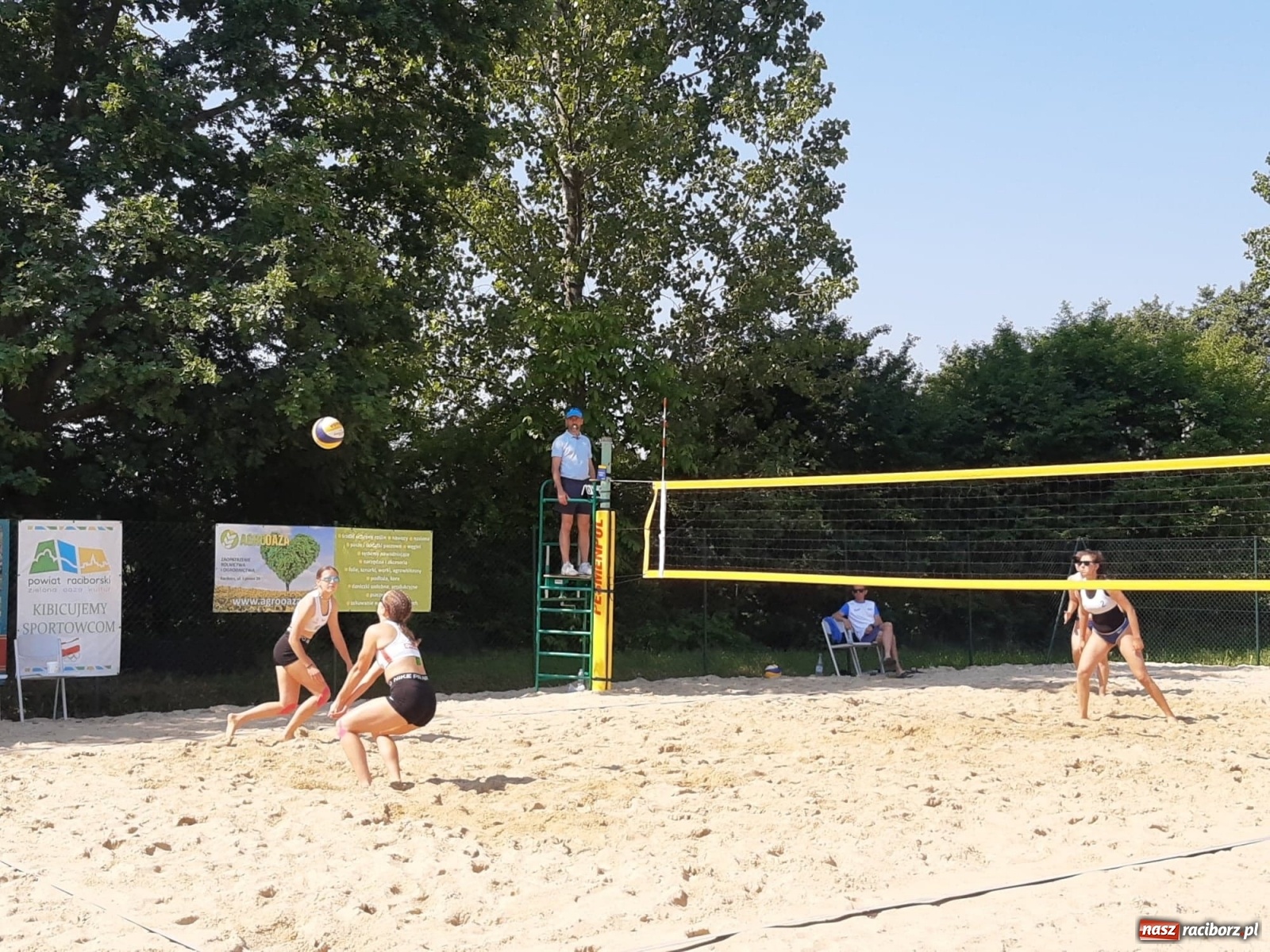 Zdjęcie w galerii na portalu naszraciborz.pl: Mistrzostwa Śląska juniorek w siatkówce plażowej. Krzanowiczanki poza podium wiadomości z regionu