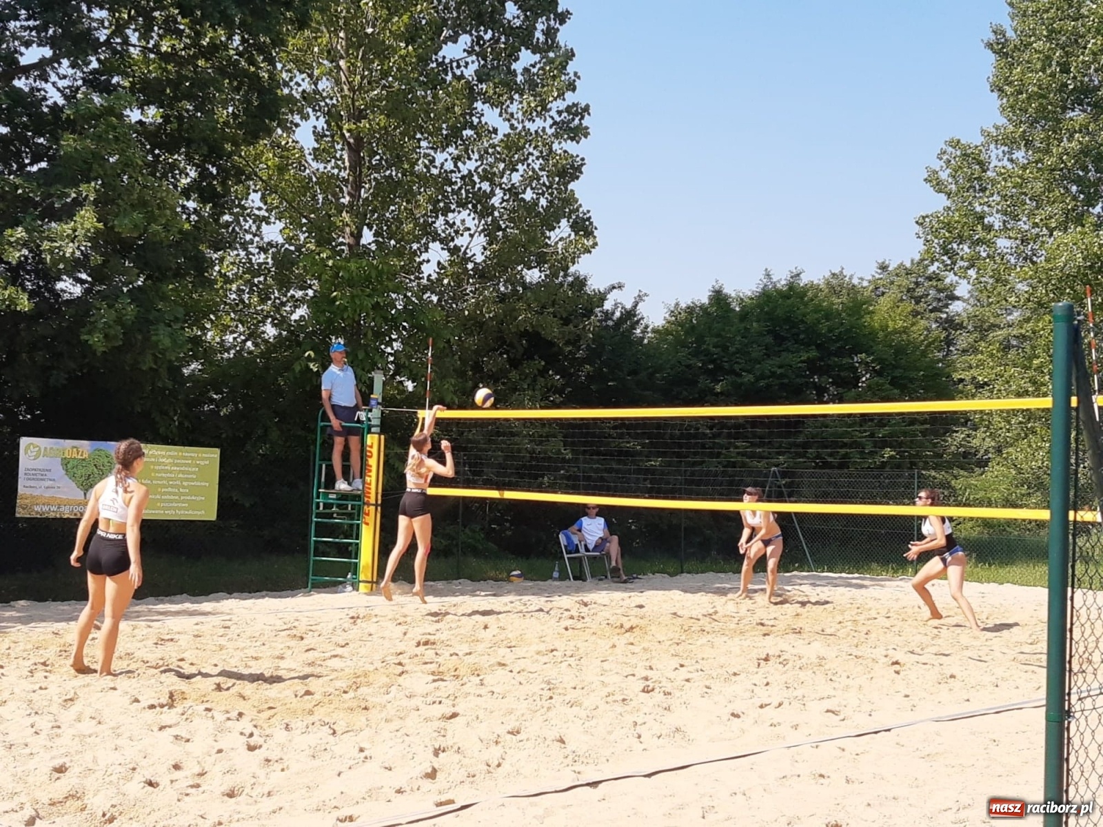Zdjęcie w galerii na portalu naszraciborz.pl: Mistrzostwa Śląska juniorek w siatkówce plażowej. Krzanowiczanki poza podium wiadomości z regionu