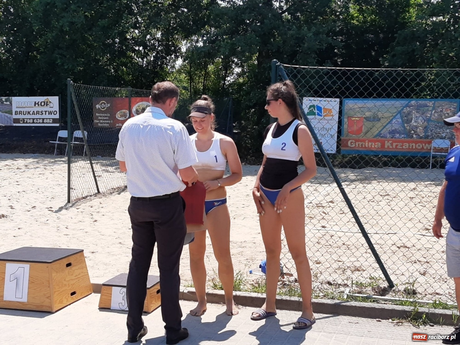 Zdjęcie w galerii na portalu naszraciborz.pl: Mistrzostwa Śląska juniorek w siatkówce plażowej. Krzanowiczanki poza podium wiadomości z regionu