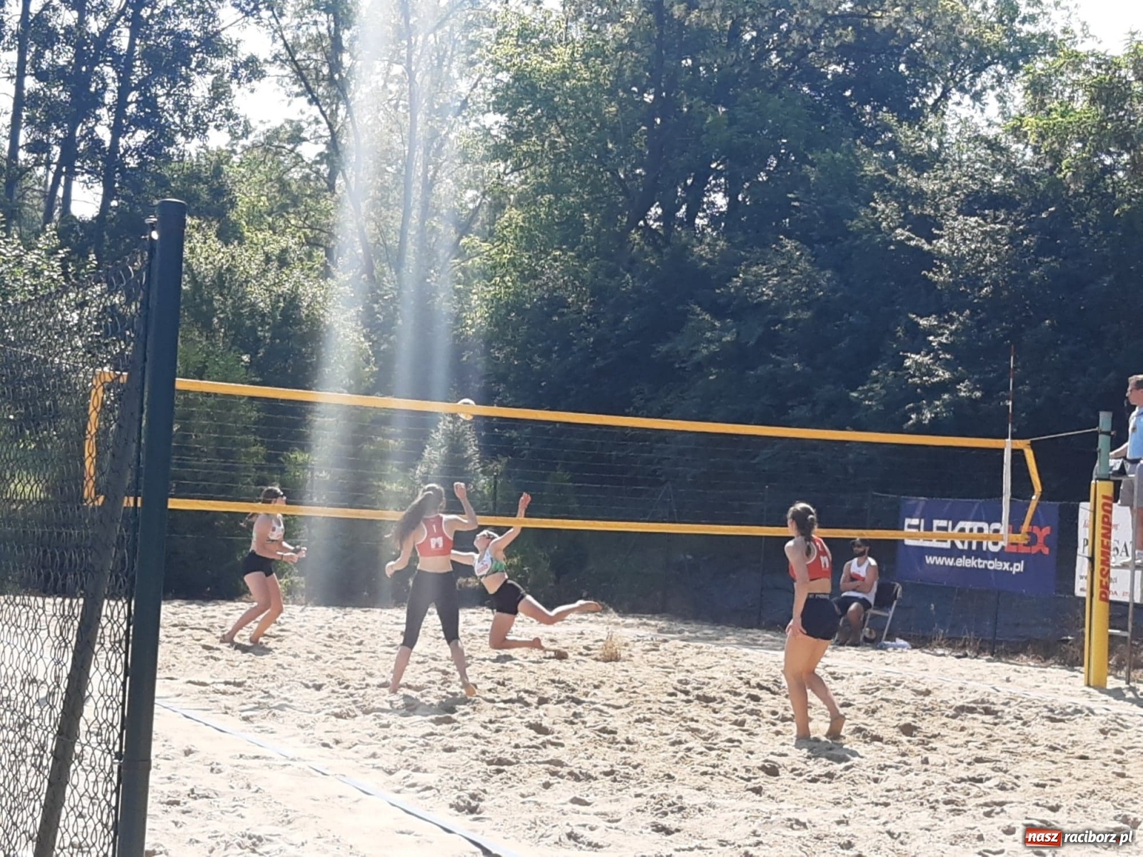 Zdjęcie w galerii na portalu naszraciborz.pl: Mistrzostwa Śląska juniorek w siatkówce plażowej. Krzanowiczanki poza podium wiadomości z regionu