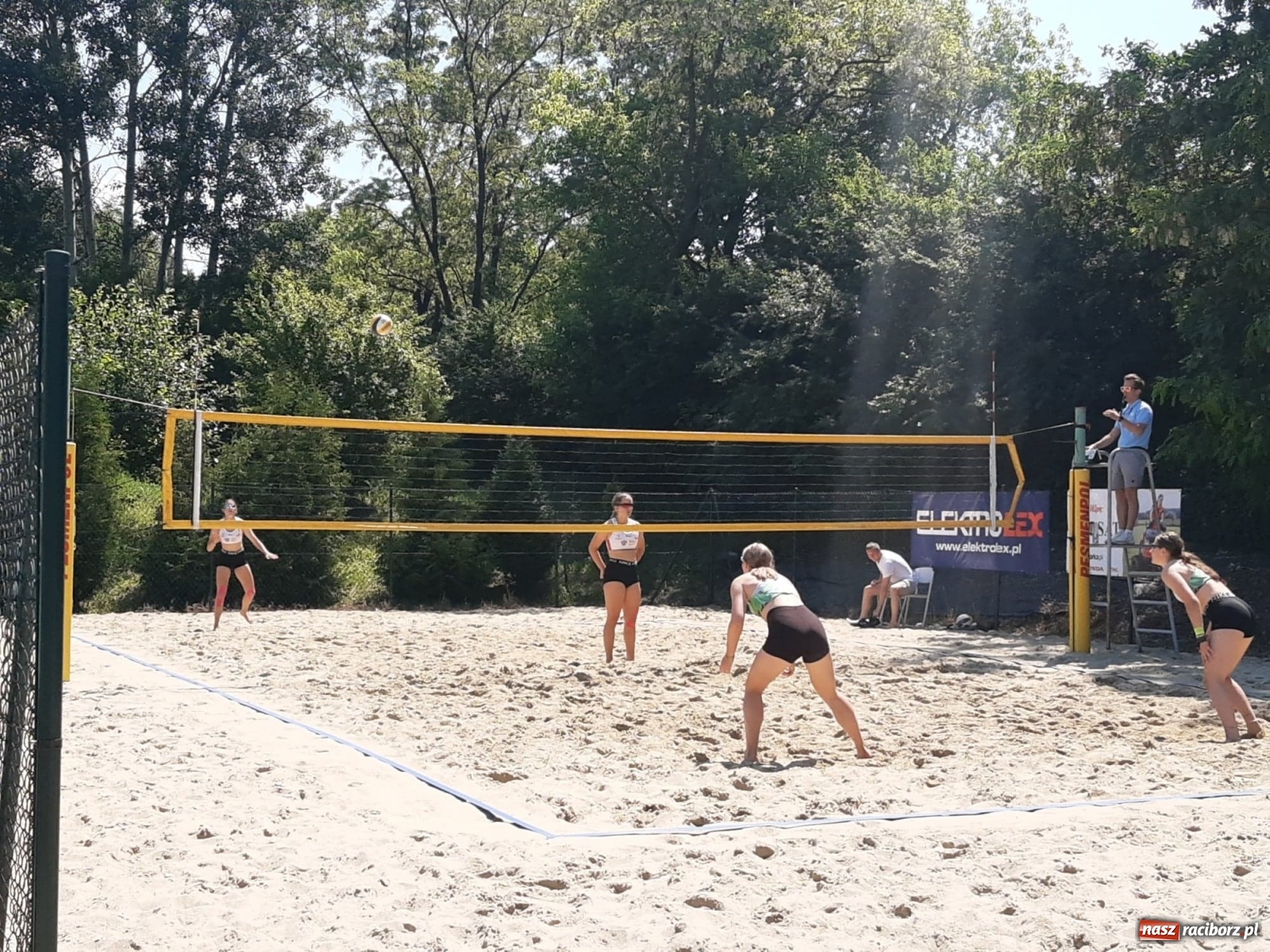 Zdjęcie w galerii na portalu naszraciborz.pl: Mistrzostwa Śląska juniorek w siatkówce plażowej. Krzanowiczanki poza podium wiadomości z regionu