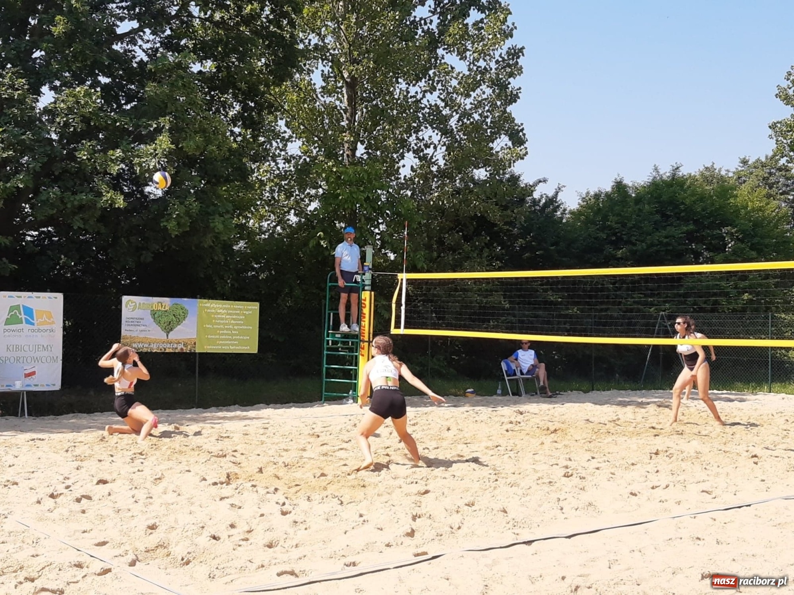 Zdjęcie w galerii na portalu naszraciborz.pl: Mistrzostwa Śląska juniorek w siatkówce plażowej. Krzanowiczanki poza podium wiadomości z regionu