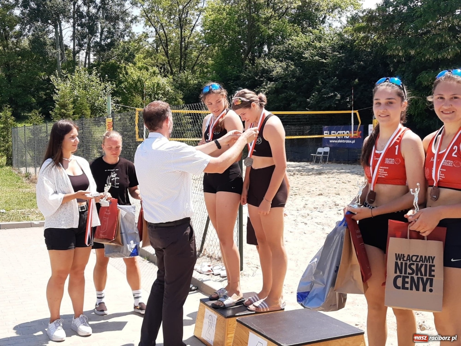 Zdjęcie w galerii na portalu naszraciborz.pl: Mistrzostwa Śląska juniorek w siatkówce plażowej. Krzanowiczanki poza podium wiadomości z regionu