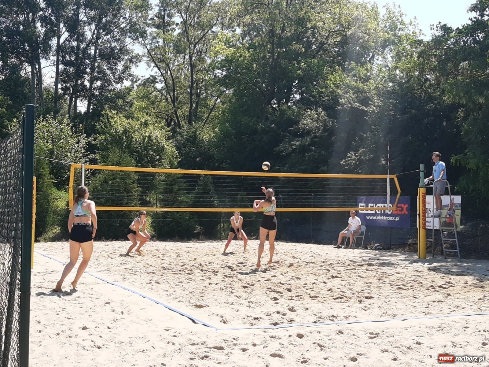 Zdjęcie w galerii na portalu naszraciborz.pl: Mistrzostwa Śląska juniorek w siatkówce plażowej. Krzanowiczanki poza podium wiadomości z regionu