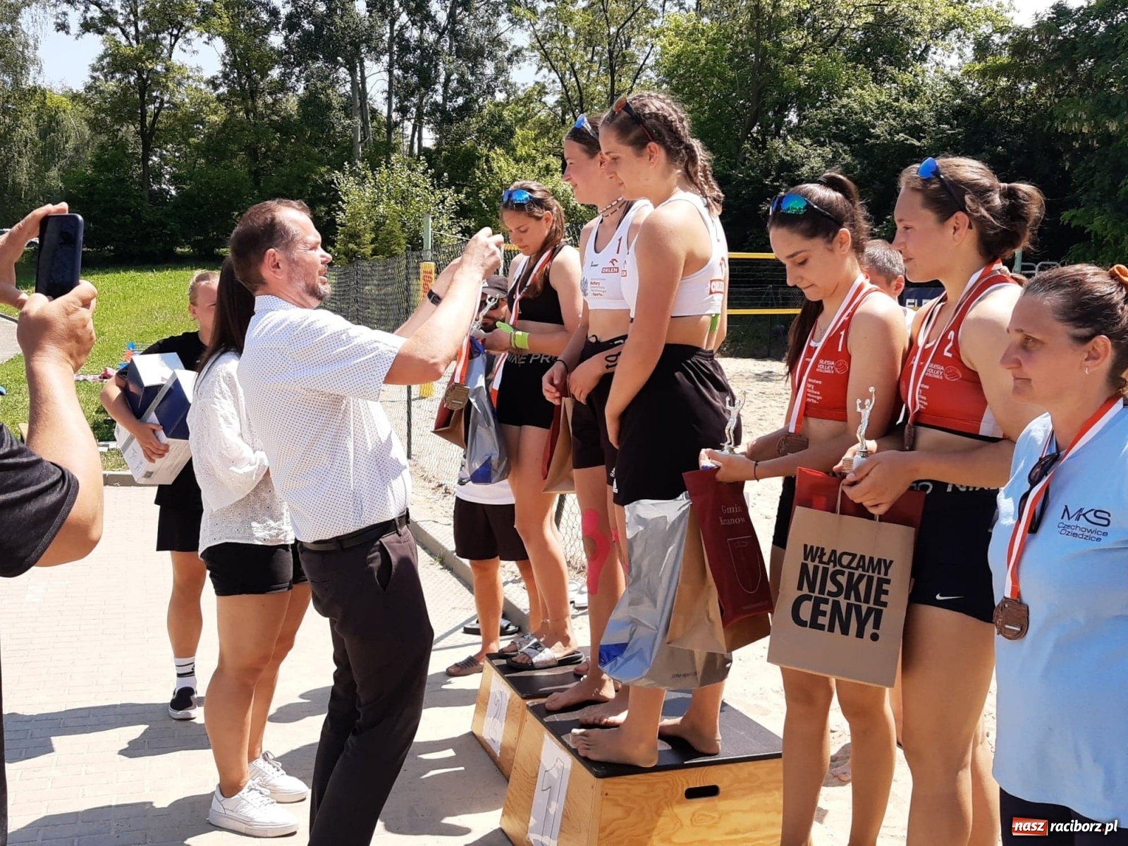 Zdjęcie w galerii na portalu naszraciborz.pl: Mistrzostwa Śląska juniorek w siatkówce plażowej. Krzanowiczanki poza podium wiadomości z regionu