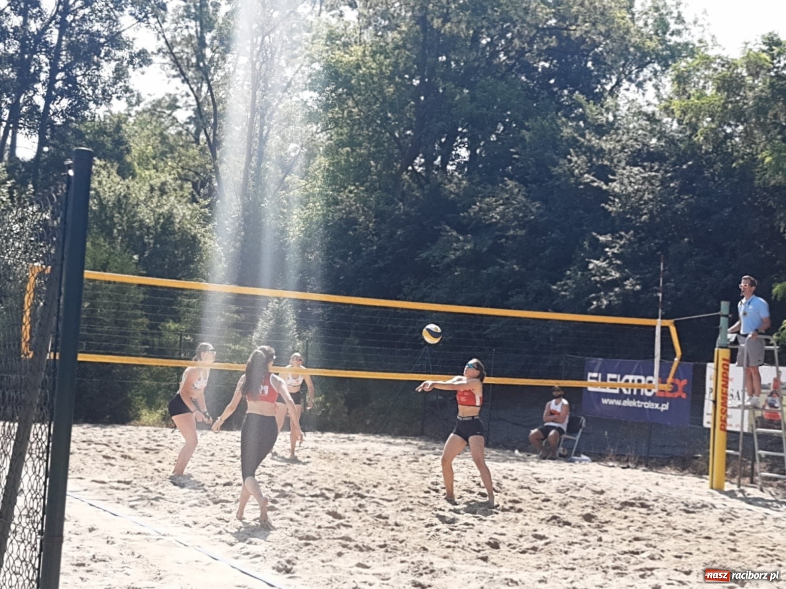 Zdjęcie w galerii na portalu naszraciborz.pl: Mistrzostwa Śląska juniorek w siatkówce plażowej. Krzanowiczanki poza podium wiadomości z regionu