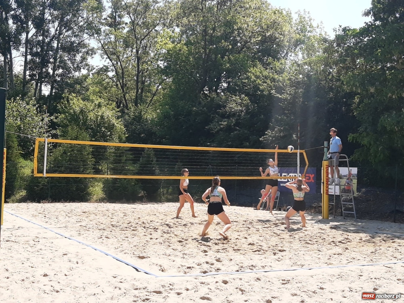 Zdjęcie w galerii na portalu naszraciborz.pl: Mistrzostwa Śląska juniorek w siatkówce plażowej. Krzanowiczanki poza podium wiadomości z regionu