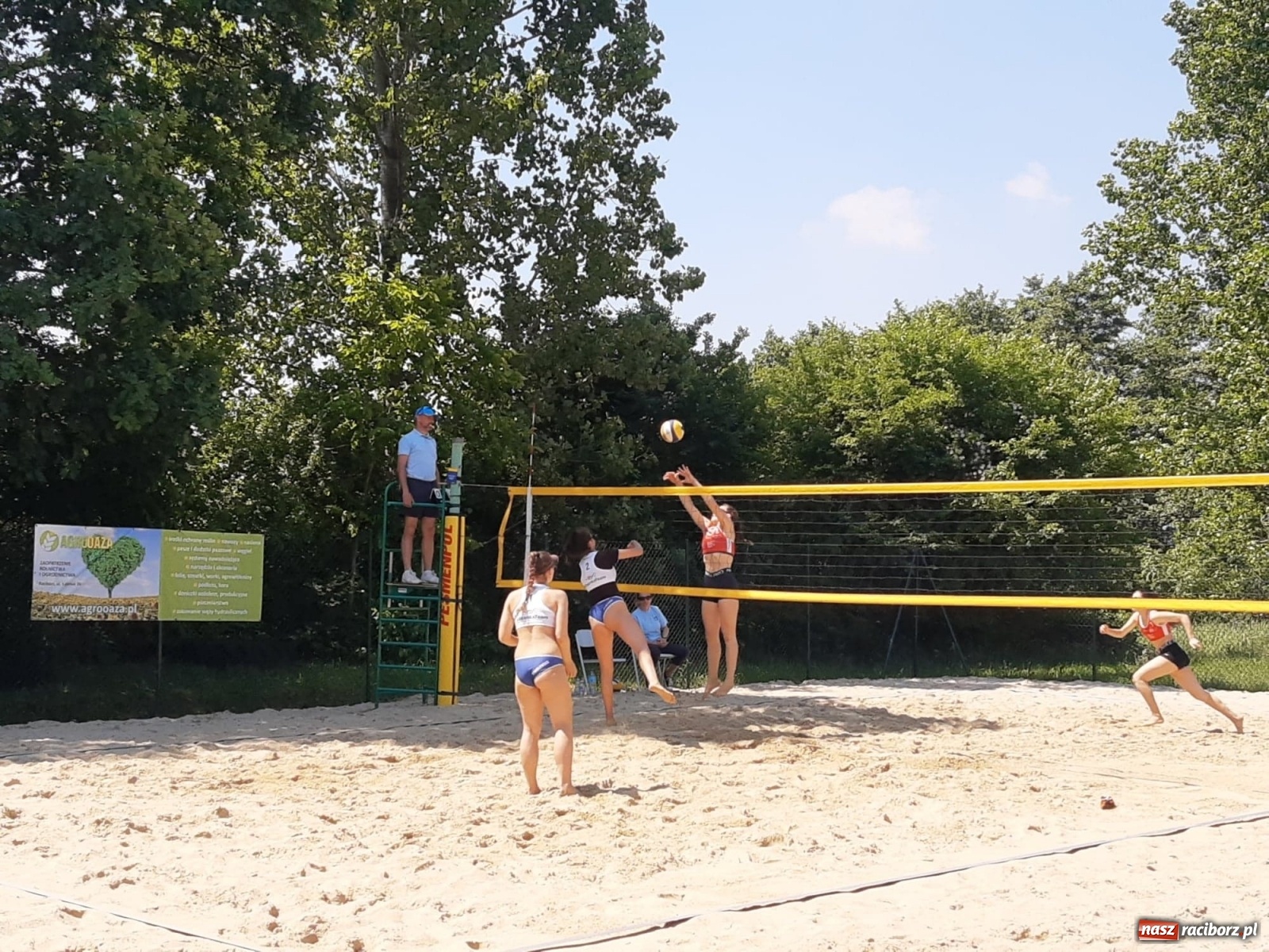 Zdjęcie w galerii na portalu naszraciborz.pl: Mistrzostwa Śląska juniorek w siatkówce plażowej. Krzanowiczanki poza podium wiadomości z regionu