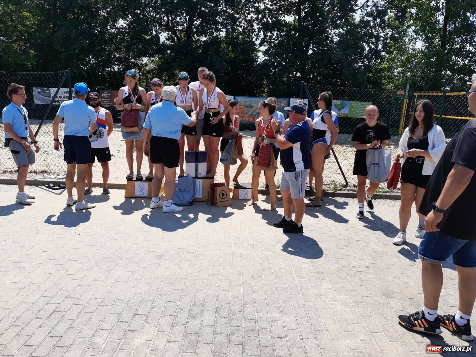 Zdjęcie w galerii na portalu naszraciborz.pl: Mistrzostwa Śląska juniorek w siatkówce plażowej. Krzanowiczanki poza podium wiadomości z regionu