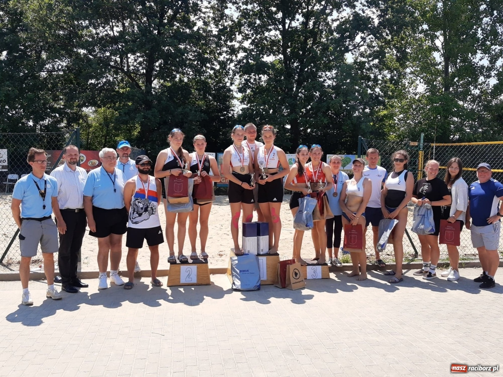 Zdjęcie w galerii na portalu naszraciborz.pl: Mistrzostwa Śląska juniorek w siatkówce plażowej. Krzanowiczanki poza podium wiadomości z regionu