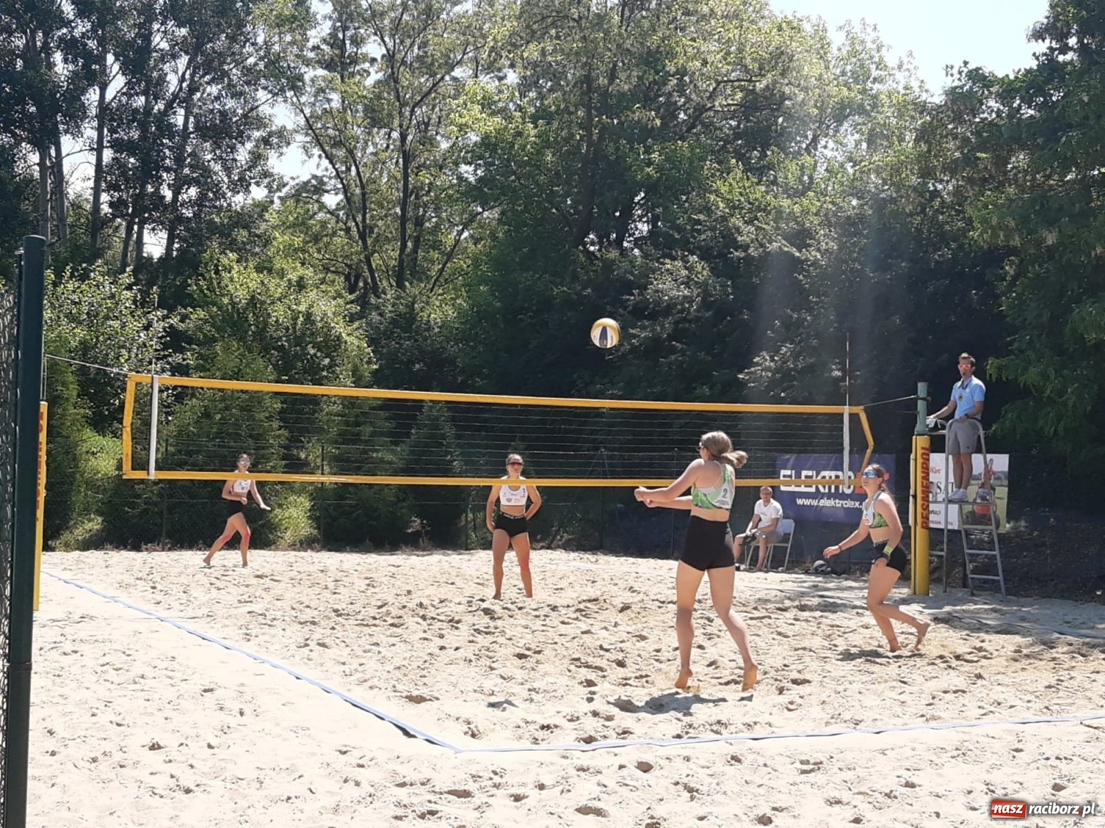 Zdjęcie w galerii na portalu naszraciborz.pl: Mistrzostwa Śląska juniorek w siatkówce plażowej. Krzanowiczanki poza podium wiadomości z regionu