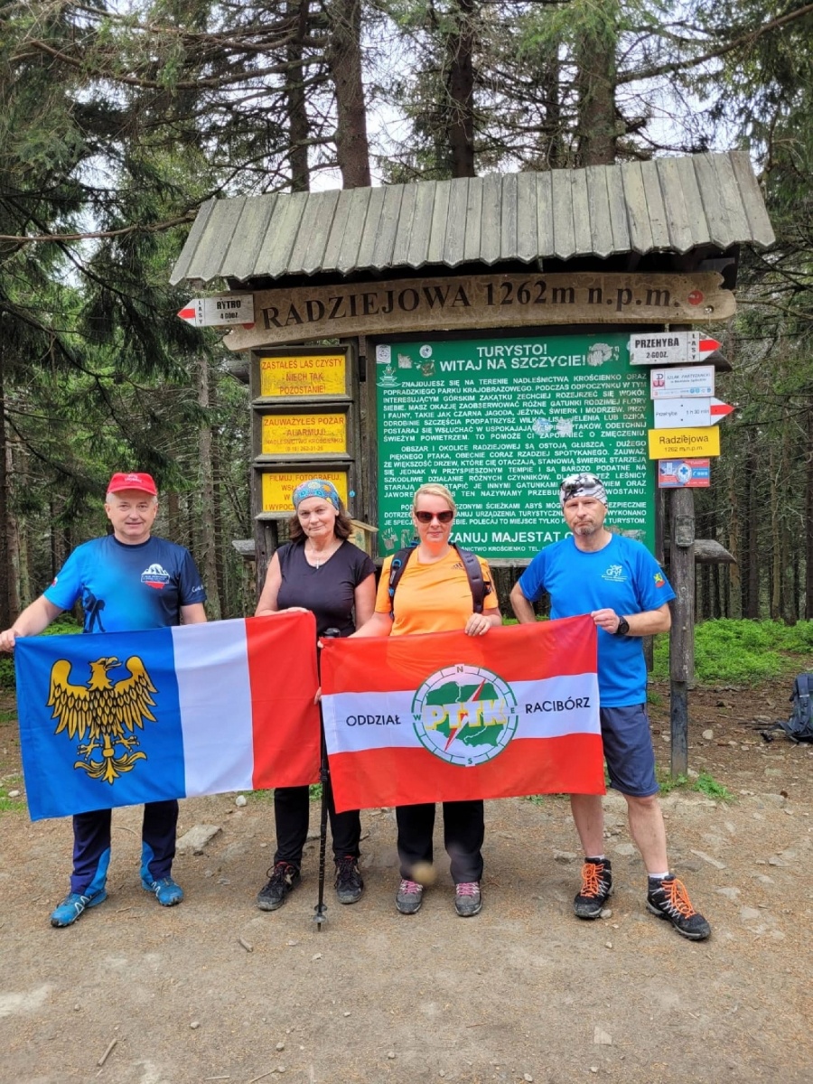 Zdjęcie w galerii na portalu naszraciborz.pl: Raciborzanie poznają Beskidy - Radziejowa wiadomości z regionu