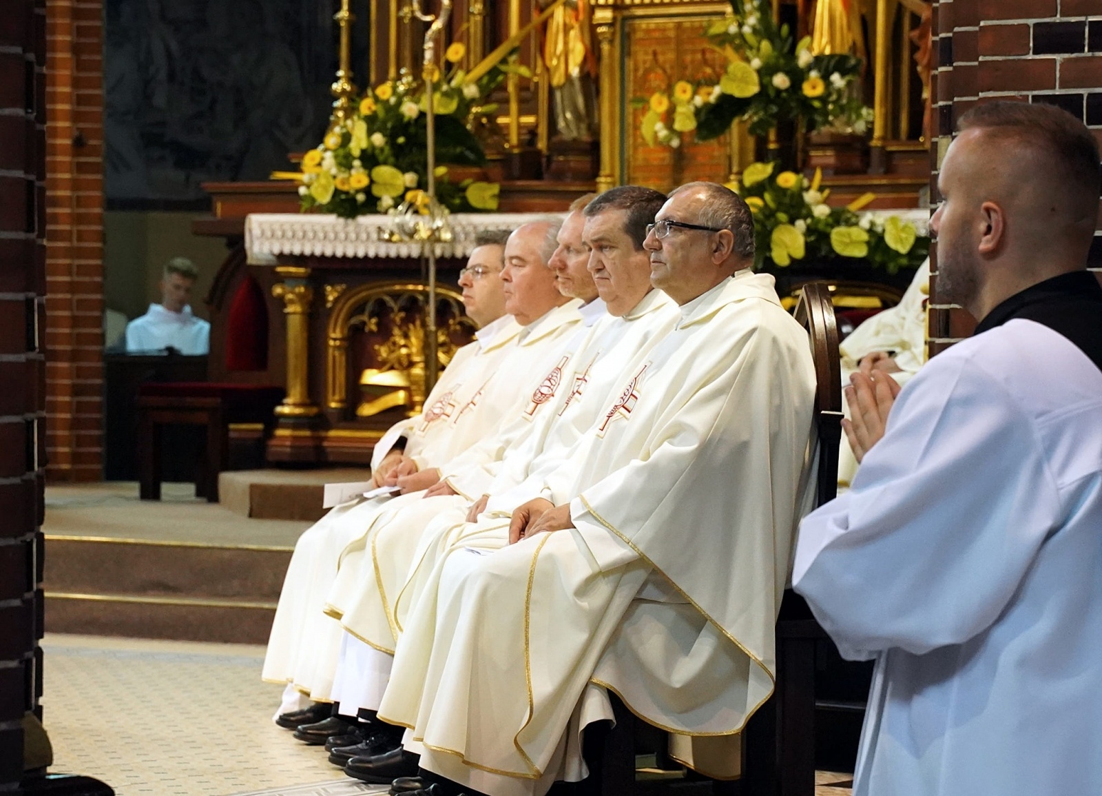 Zdjęcie w galerii na portalu naszraciborz.pl: Prymicje w Kuźni Raciborskiej. Przemysław Pawlak przyjął święcenia kapłańskie wiadomości z regionu
