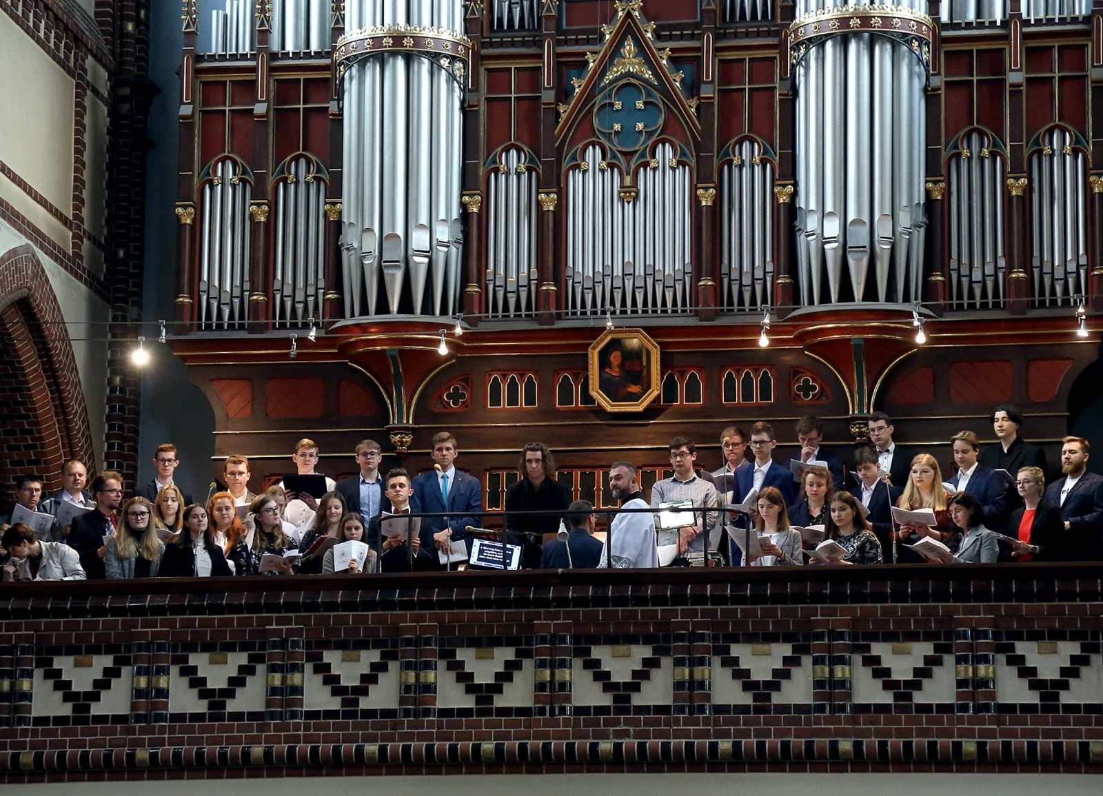 Zdjęcie w galerii na portalu naszraciborz.pl: Prymicje w Kuźni Raciborskiej. Przemysław Pawlak przyjął święcenia kapłańskie wiadomości z regionu