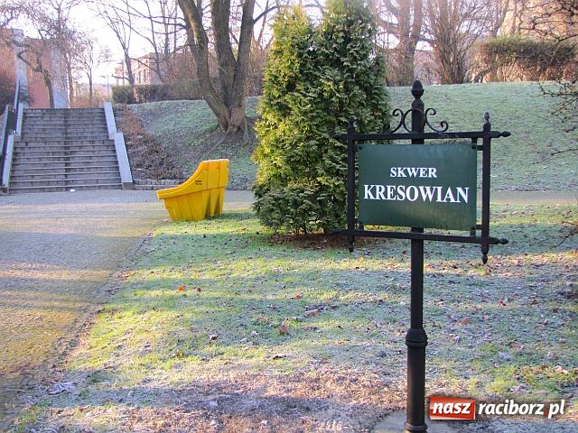 Zdjęcie w galerii na portalu naszraciborz.pl: Nowe estetyczne tablice na skwerach wiadomości z regionu