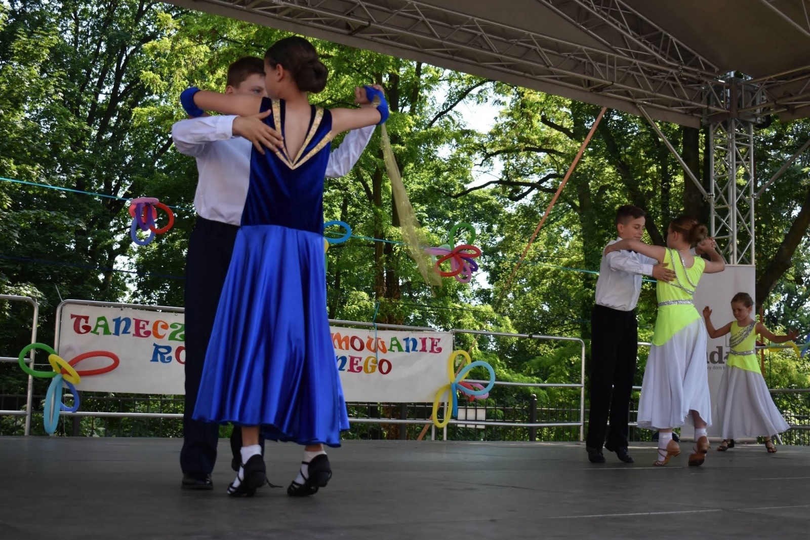 Zdjęcie w galerii na portalu naszraciborz.pl: Taneczne podsumowanie roku szkolnego 2021/2022 za nami wiadomości z regionu