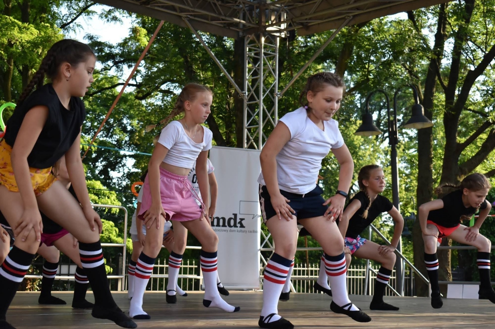 Zdjęcie w galerii na portalu naszraciborz.pl: Taneczne podsumowanie roku szkolnego 2021/2022 za nami wiadomości z regionu