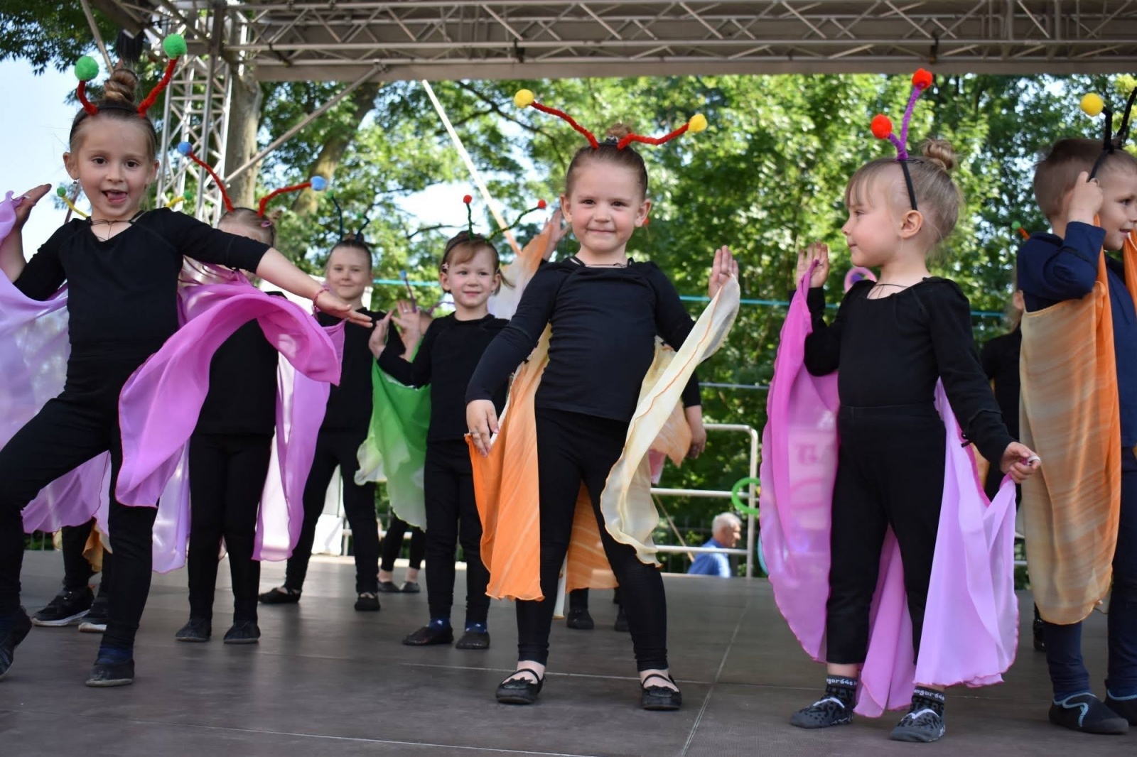 Zdjęcie w galerii na portalu naszraciborz.pl: Taneczne podsumowanie roku szkolnego 2021/2022 za nami wiadomości z regionu