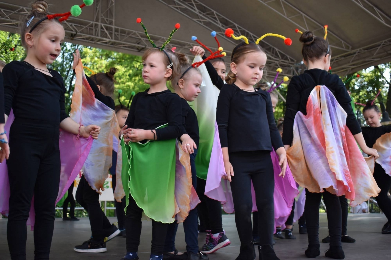 Zdjęcie w galerii na portalu naszraciborz.pl: Taneczne podsumowanie roku szkolnego 2021/2022 za nami wiadomości z regionu