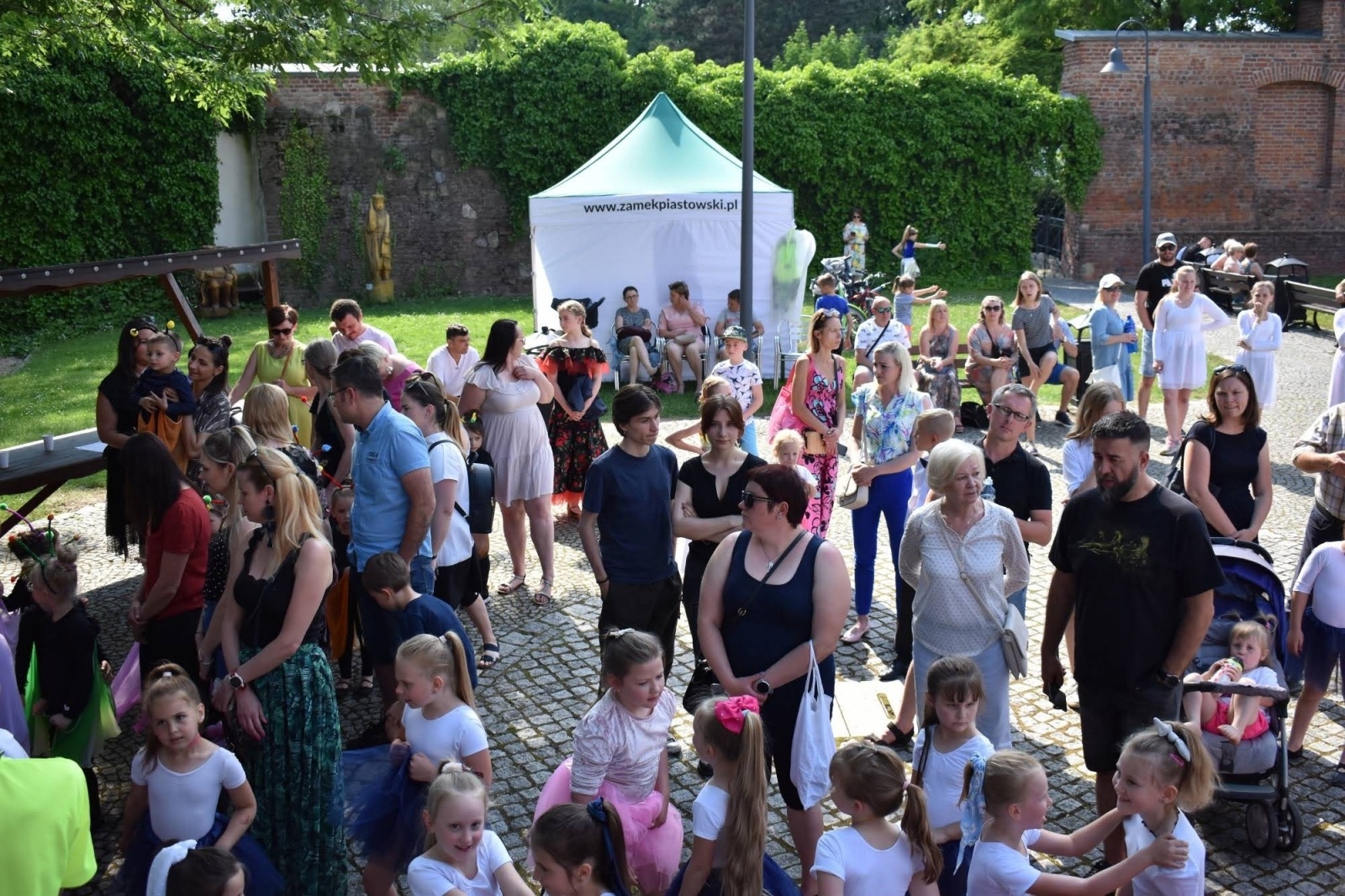 Zdjęcie w galerii na portalu naszraciborz.pl: Taneczne podsumowanie roku szkolnego 2021/2022 za nami wiadomości z regionu