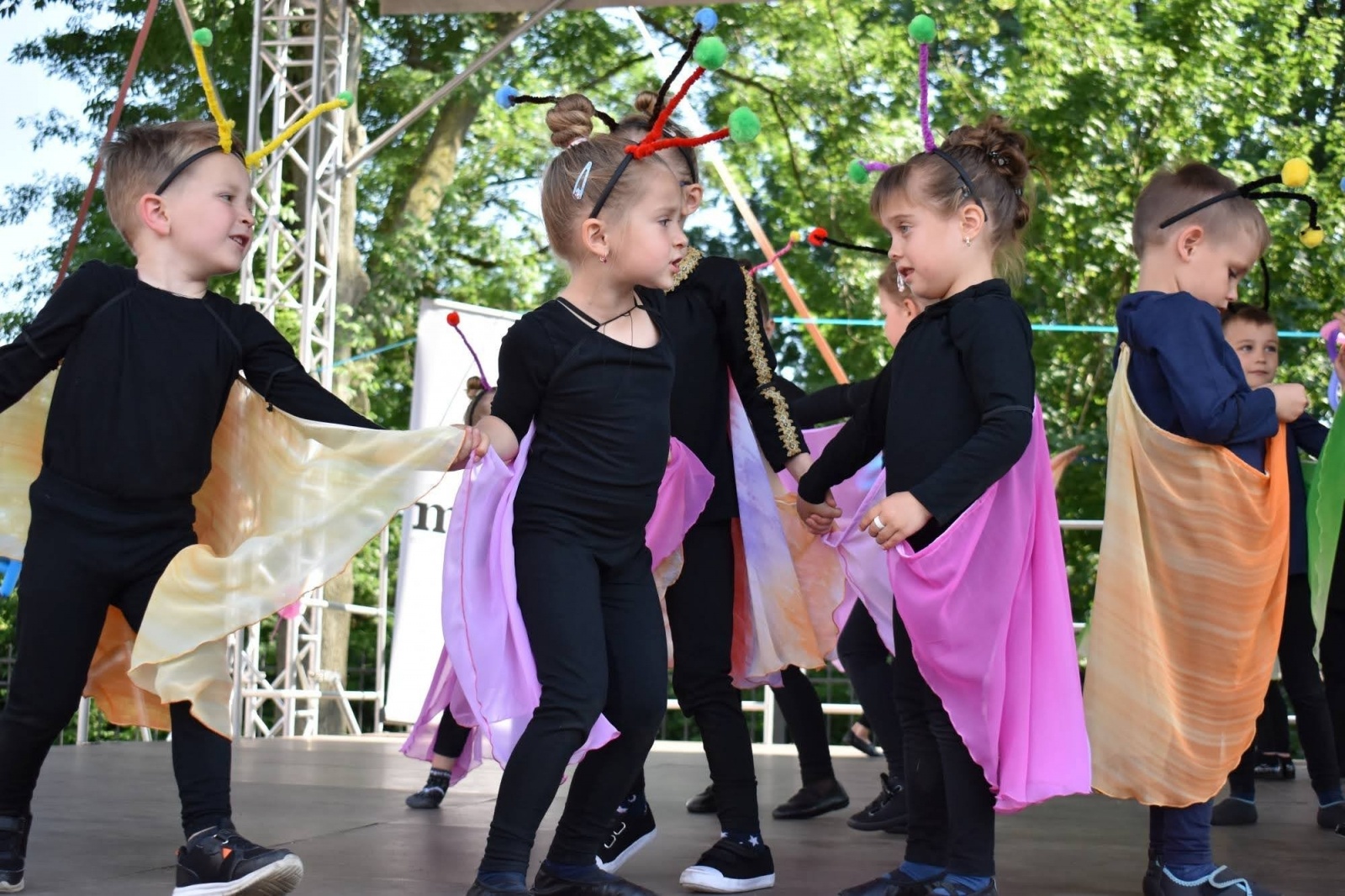 Zdjęcie w galerii na portalu naszraciborz.pl: Taneczne podsumowanie roku szkolnego 2021/2022 za nami wiadomości z regionu