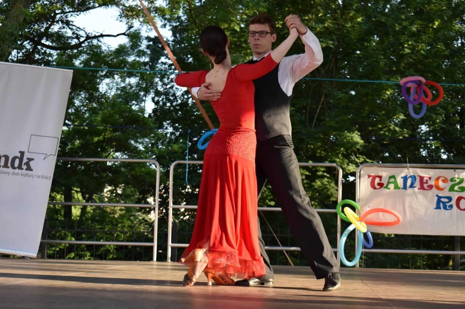 Zdjęcie w galerii na portalu naszraciborz.pl: Taneczne podsumowanie roku szkolnego 2021/2022 za nami wiadomości z regionu