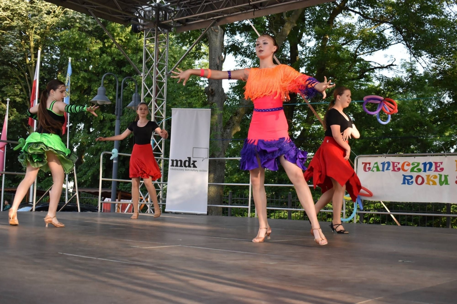 Zdjęcie w galerii na portalu naszraciborz.pl: Taneczne podsumowanie roku szkolnego 2021/2022 za nami wiadomości z regionu