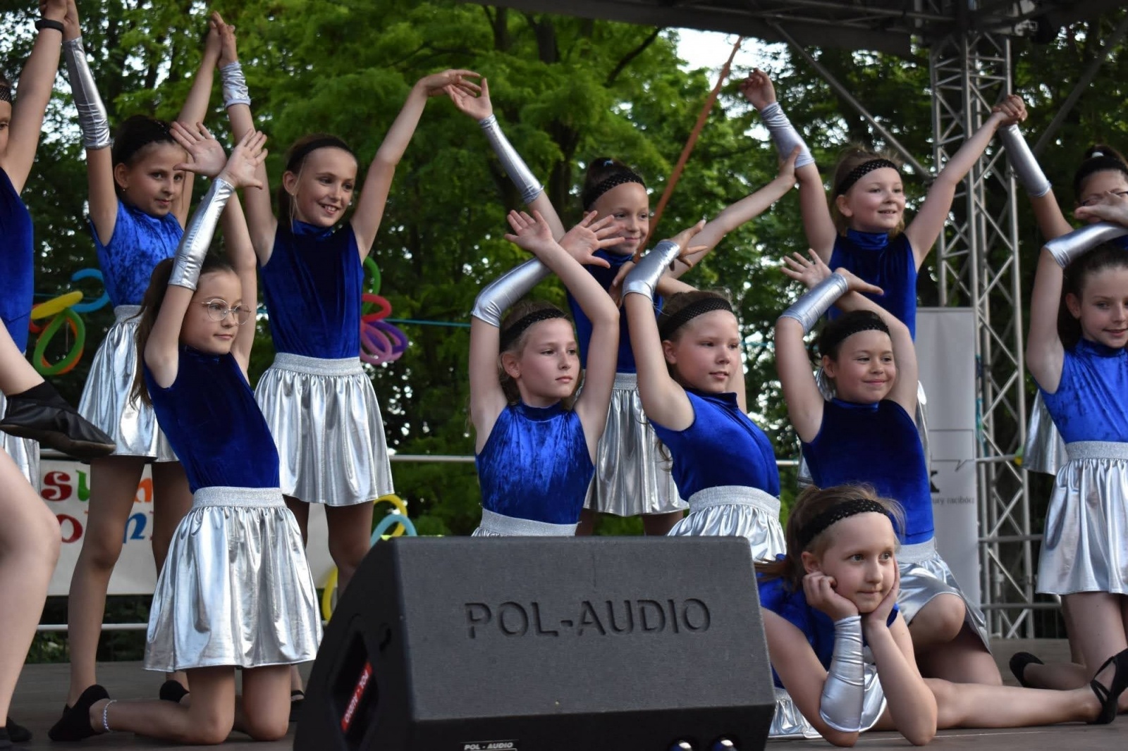 Zdjęcie w galerii na portalu naszraciborz.pl: Taneczne podsumowanie roku szkolnego 2021/2022 za nami wiadomości z regionu