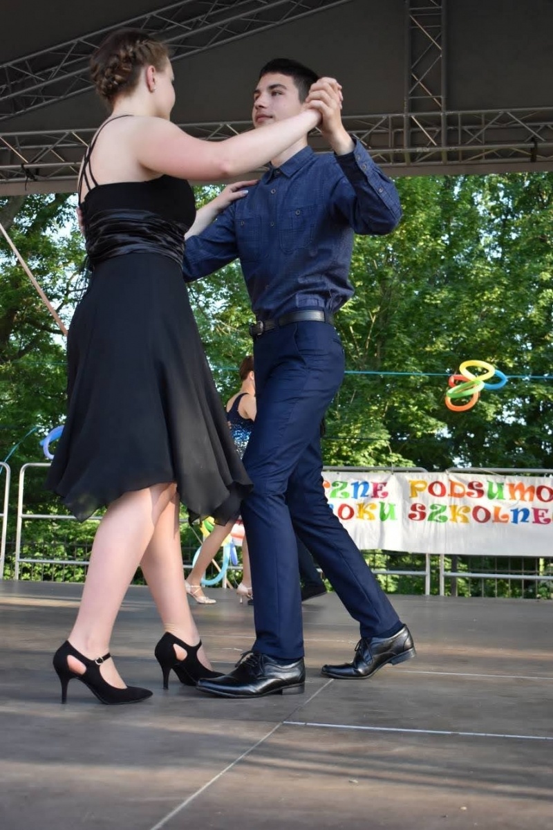 Zdjęcie w galerii na portalu naszraciborz.pl: Taneczne podsumowanie roku szkolnego 2021/2022 za nami wiadomości z regionu