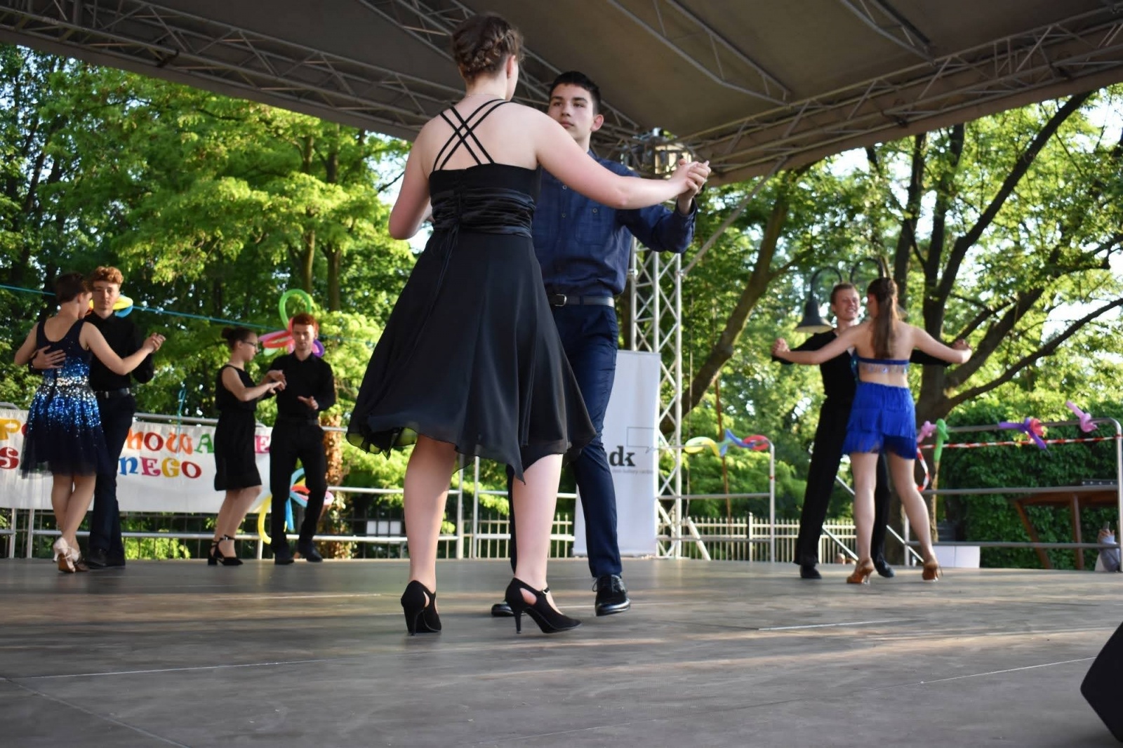 Zdjęcie w galerii na portalu naszraciborz.pl: Taneczne podsumowanie roku szkolnego 2021/2022 za nami wiadomości z regionu