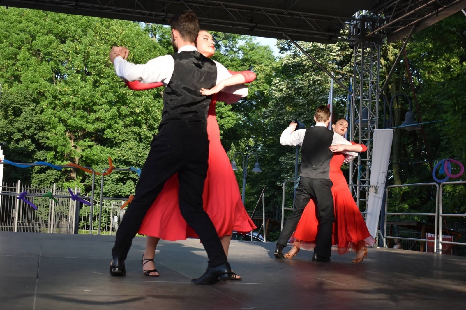 Zdjęcie w galerii na portalu naszraciborz.pl: Taneczne podsumowanie roku szkolnego 2021/2022 za nami wiadomości z regionu